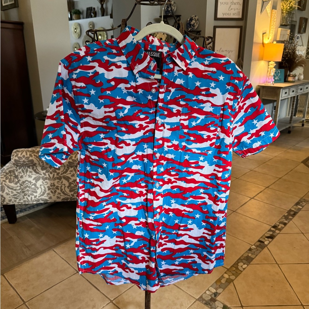 NWT Massive 90s Retro RED/WHITE/BLUE Print Button Up Shirt Mens Size MED